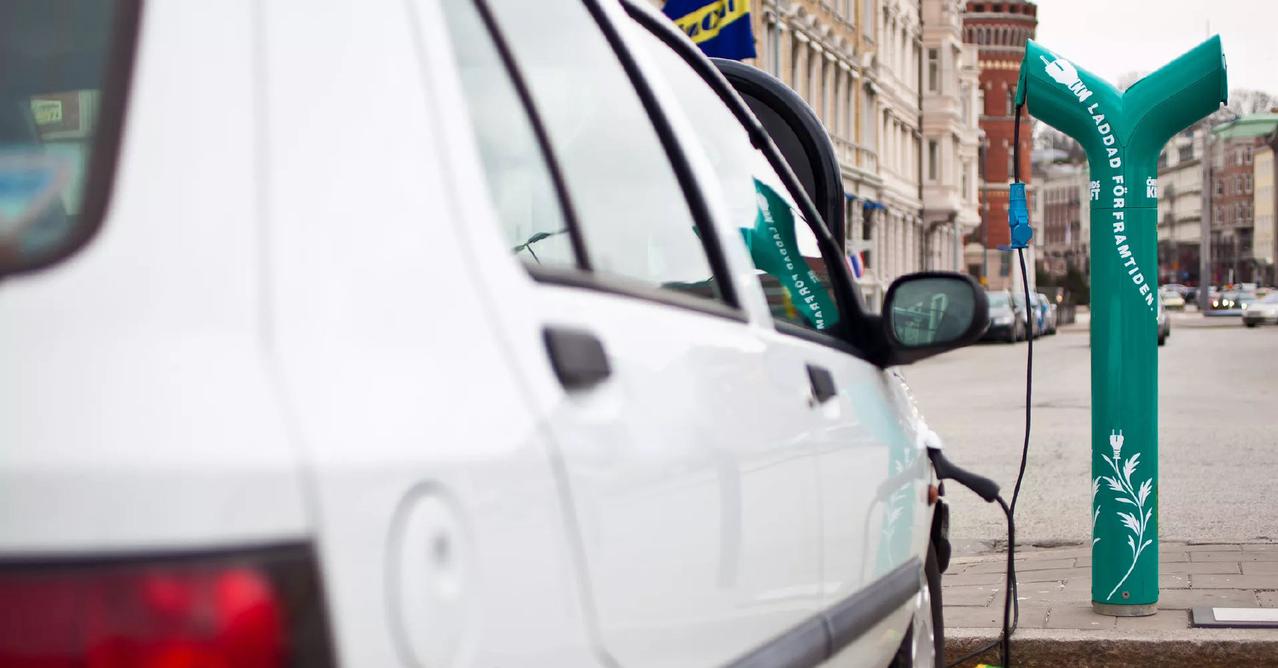 加拿大最近做了一个让美国一些官员很不舒服的决定：允许每年最多4.9万辆中国电动汽