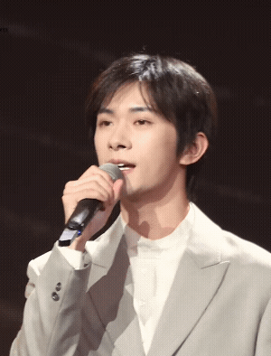 易烊千玺 造型易烊千玺易烊千玺造型！一沫真挚的情话