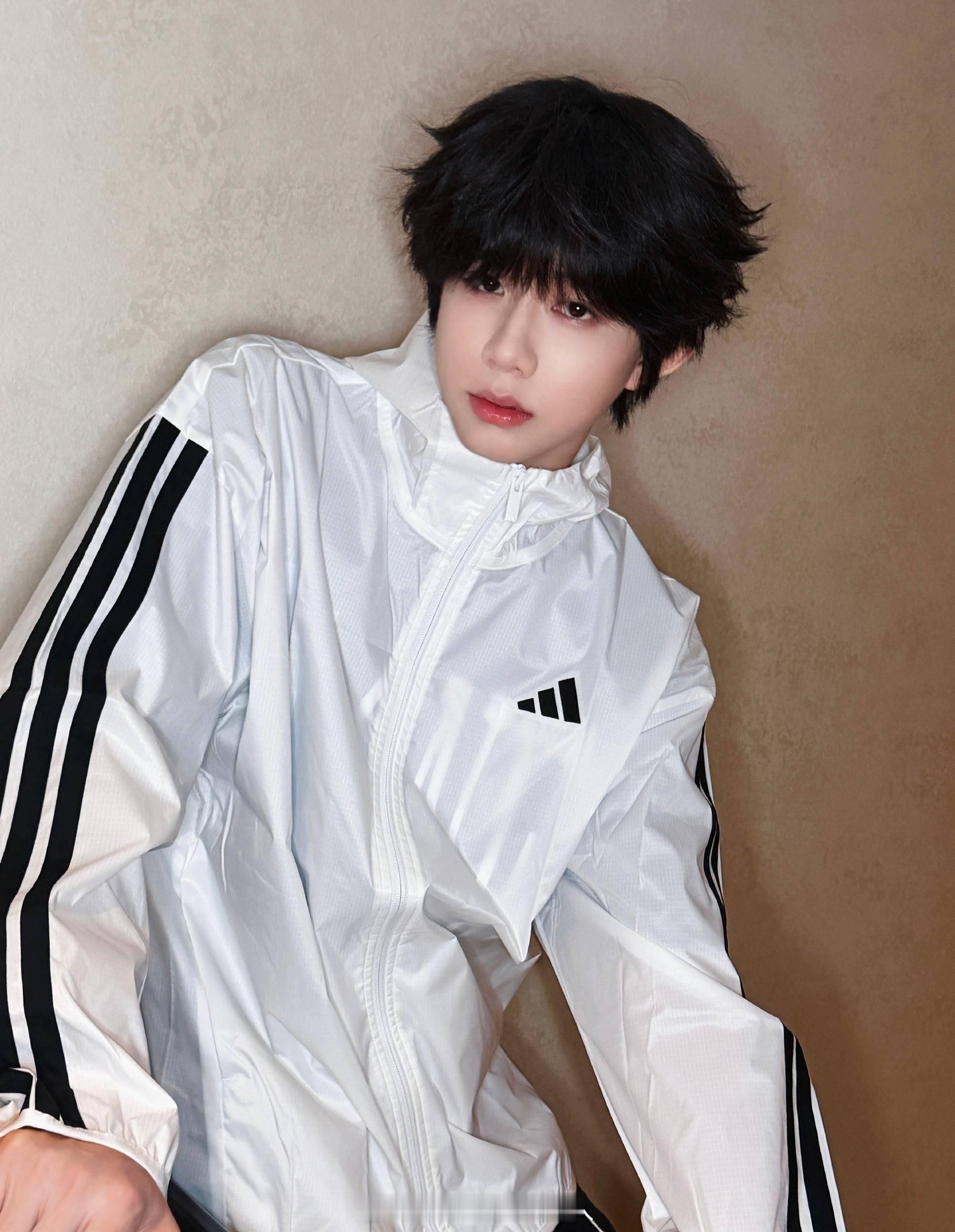 恭喜陈奕恒星愿生日特别企划中四代第一，好帅的陈奕恒也好厉害的哼毛们啊👍 