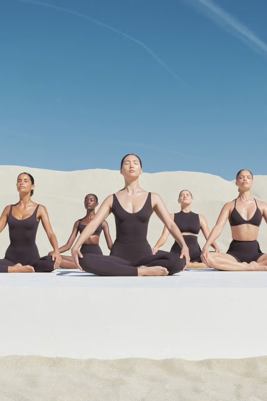 NikeSKIMS Studio StretchNikeSKIMS推出主打瑜伽和