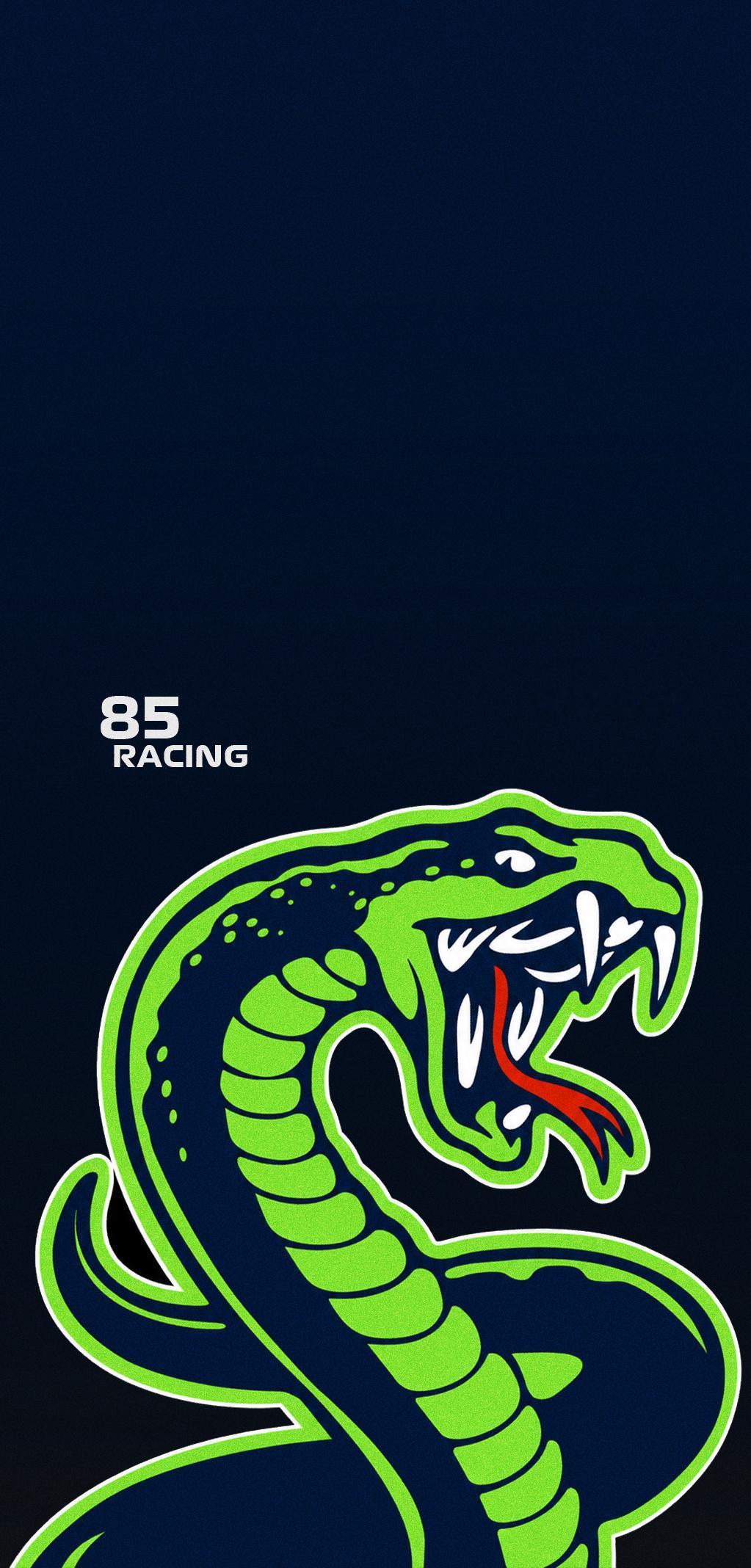 帅极王一博换新头盔 王一博85racing