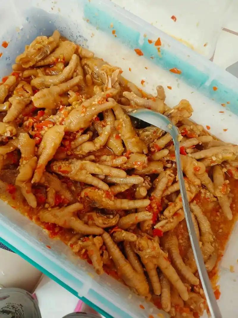 鸡爪可以漂白，人心的黑，却永远漂不白......央视3・15晚会开篇曝光双氧水“