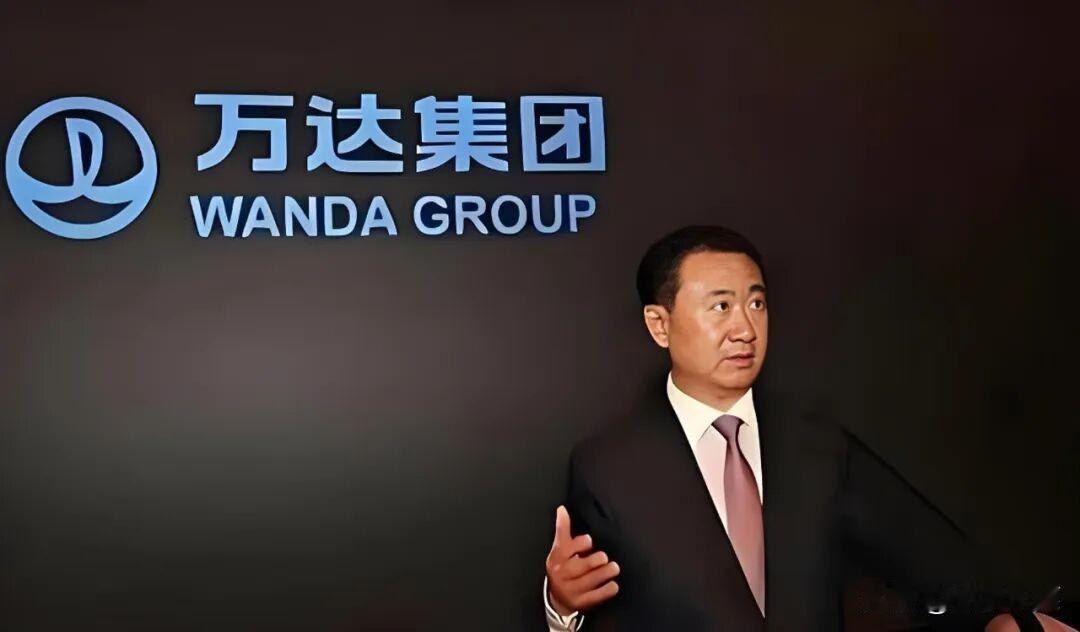 网上有句老话被翻出来反复念叨：
“企业家终点是负债，万年不变的规则。”
看完王健