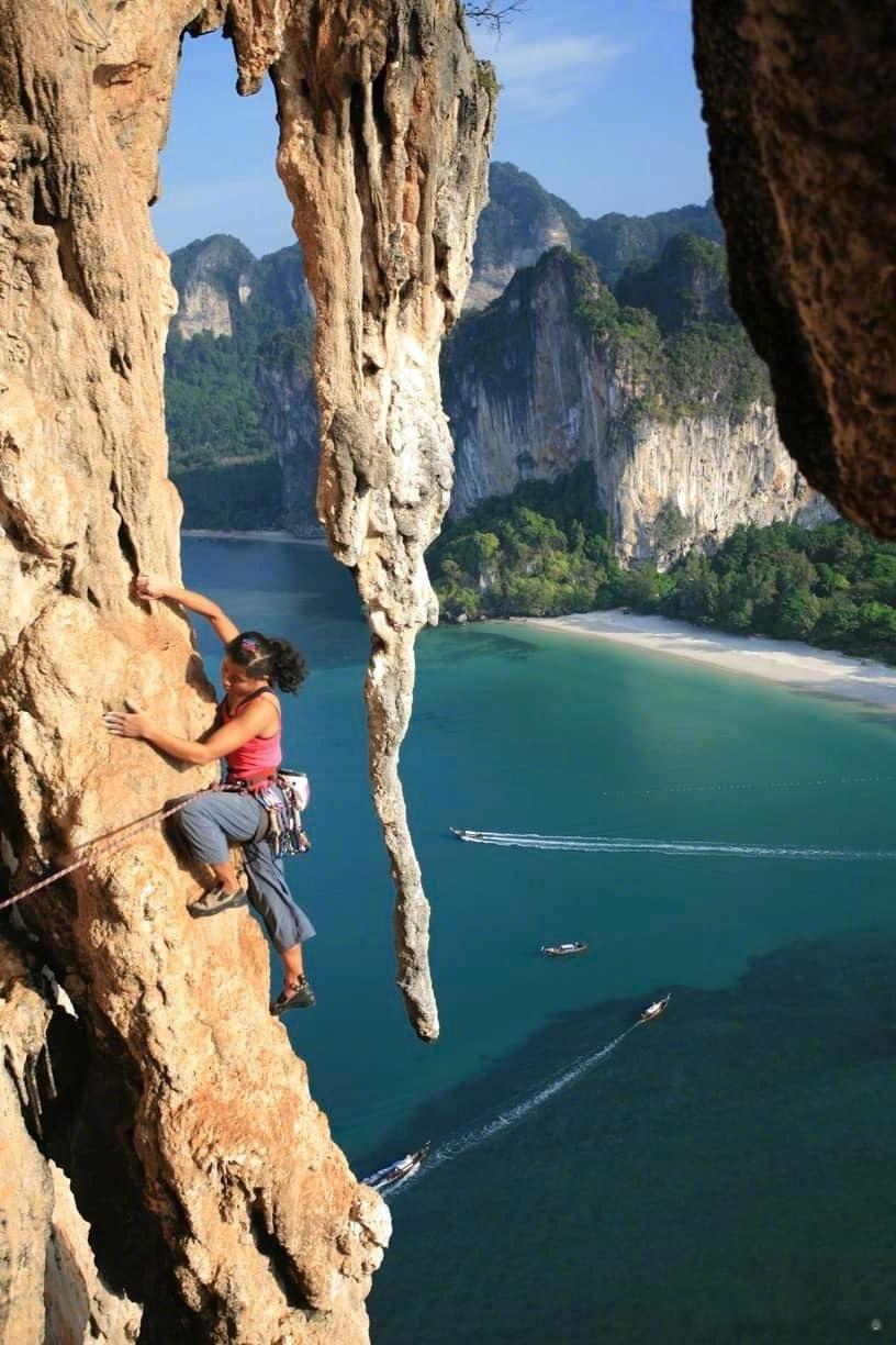 【这里是泰国】排名世界十大海滩第九位的莱利海滩（Railay beach），是享