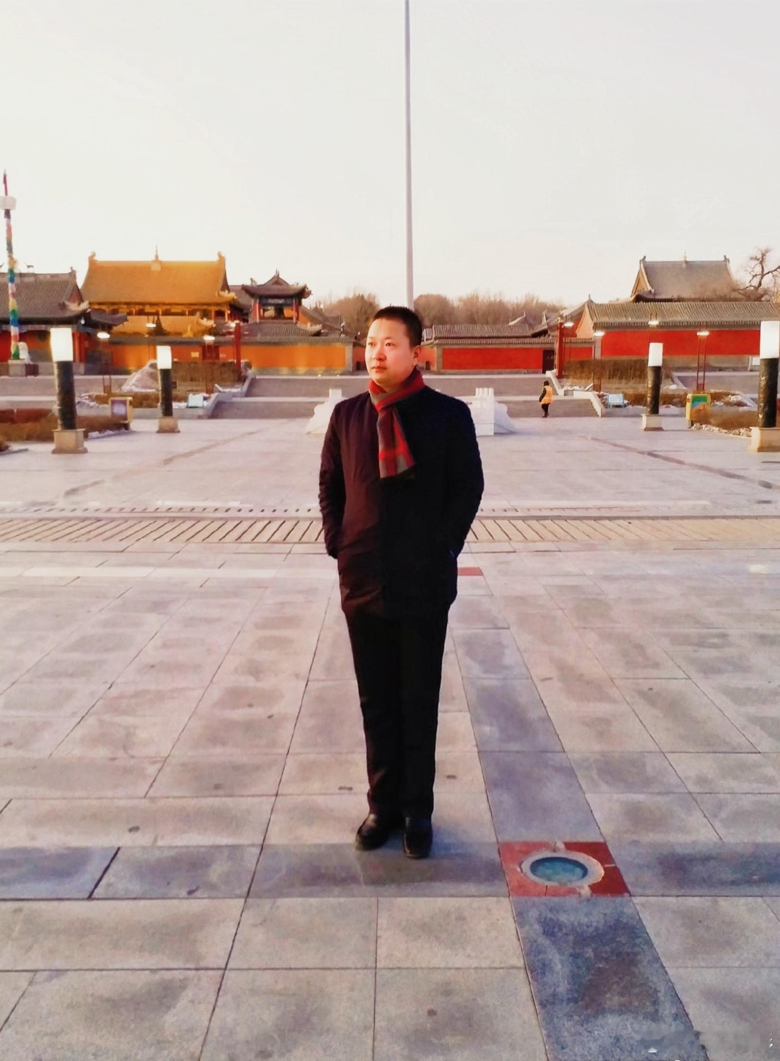 有些人有些事儿，藏在季节的风里，吹过大漠，漫过山林，依然笙箫！羽绒服越穿越不暖的