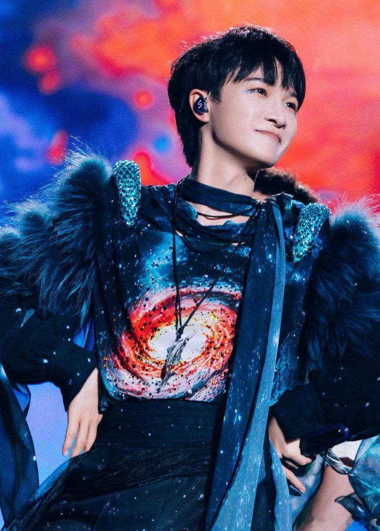 周深四月十八的含金量谁懂！4月18日是周深的专属高光日✨ 从《大鱼》录制、联合国