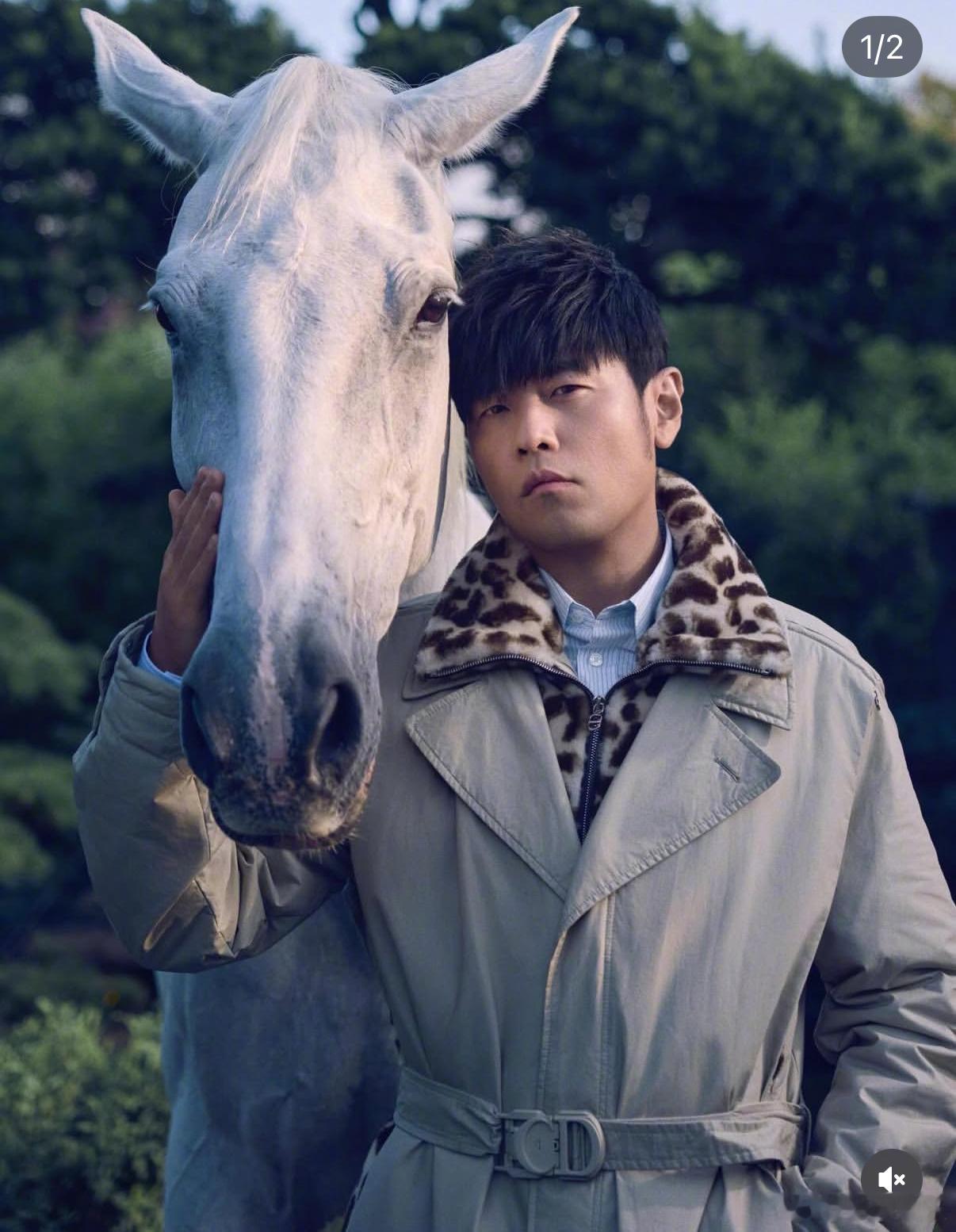 周杰伦说新专辑再一首就轻松了周杰伦说创作歌手不是唱完就没事了 24日晚，周杰伦发