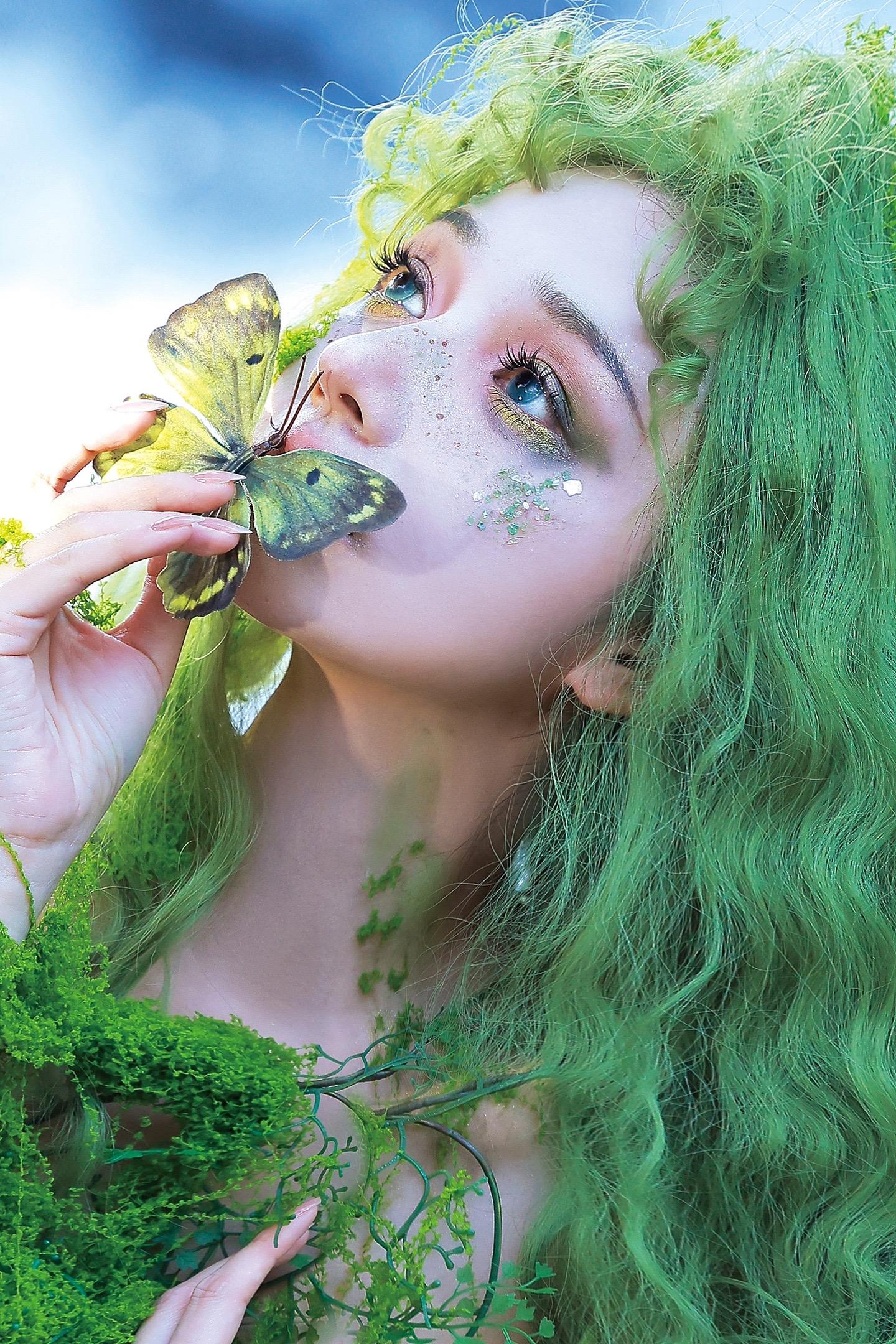 🦋从我眼里长出自由的蝴蝶🍃。摄/后：我 出镜：  💄