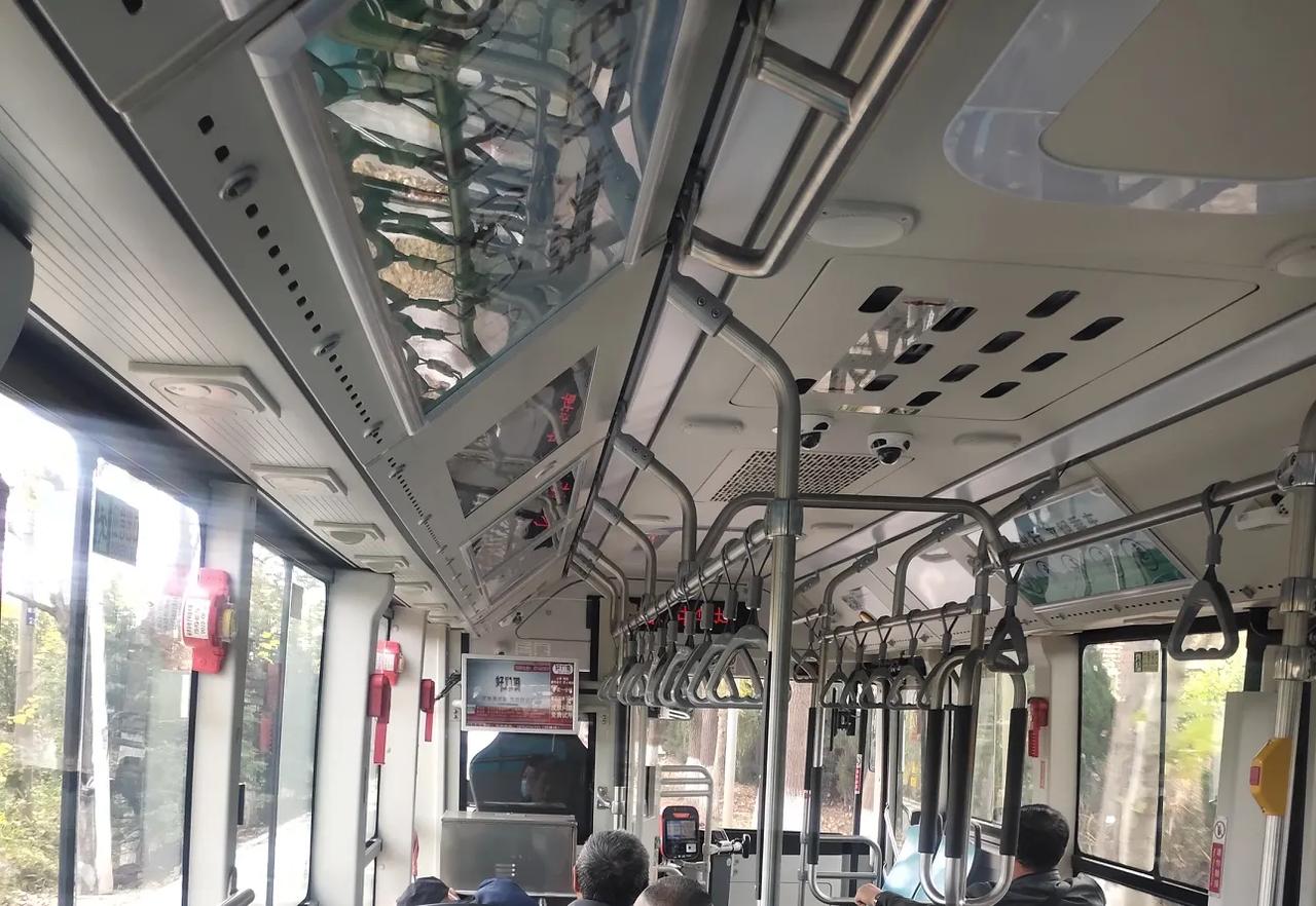青岛城阳区的922路公交车(新韵路——棘洪滩东毛家庄）发车间隔太长了，平均一个半