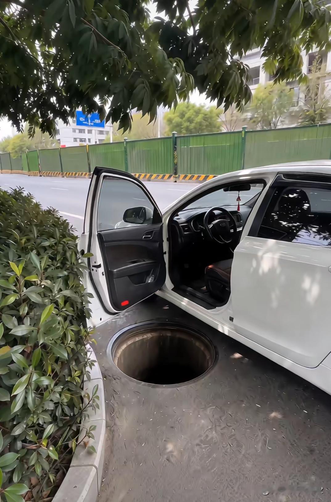 可能是马里奥的车，要不就是忍者神龟的车？疯狂的石头中的道哥在哪？