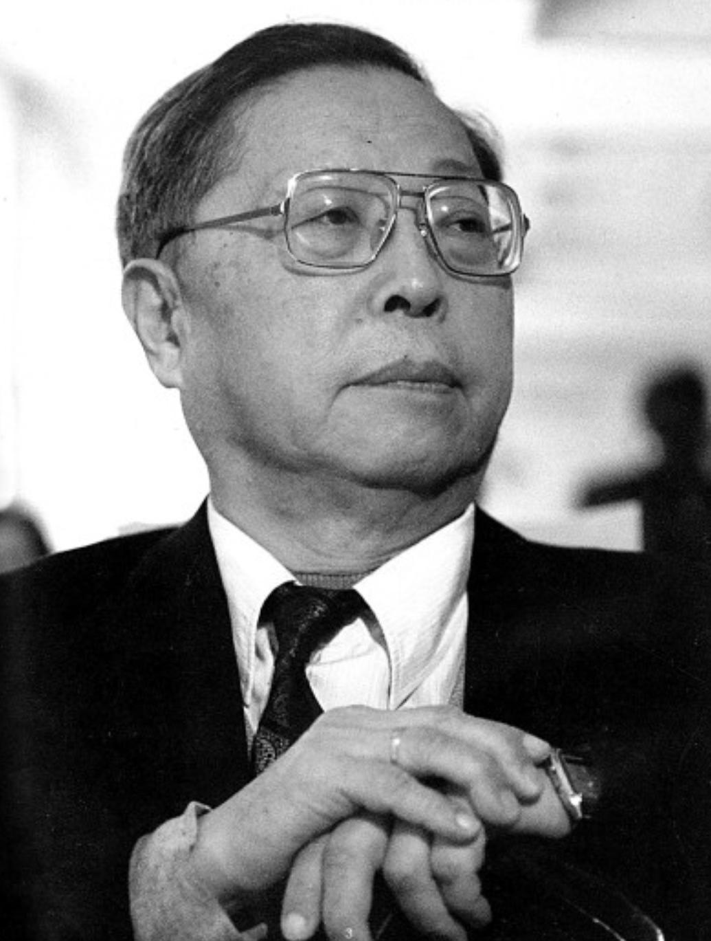 曹禺（1910年9月24日-1996年12月13日），原名万家宝，字小石，小名添