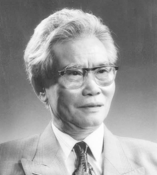1933年，彭湃8岁的儿子彭士禄在汕头炮台监狱，披着麻袋片，光着脚，吃着霉饭，被