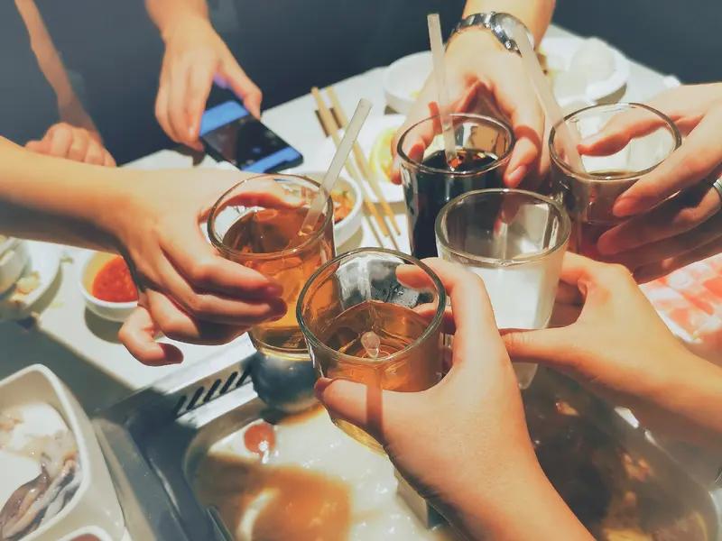 ** 终于明白了！我不想社交的原因其实很简单——关系太乱了！



 **正文：