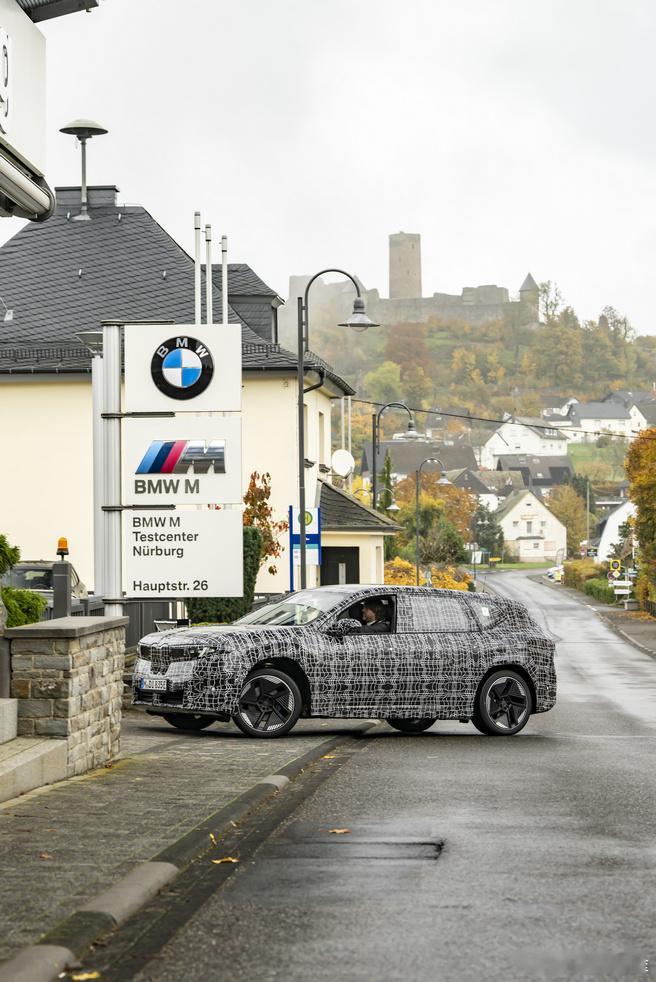 国产新世代BMW iX3正在纽博格林北环赛道及全球各地进行全面严苛的驾驶调校与测