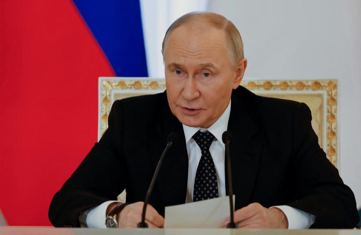 俄媒这一巴掌，打得不重，却打得极准。

很多人总爱把“顾全大局”“保持克制”挂在