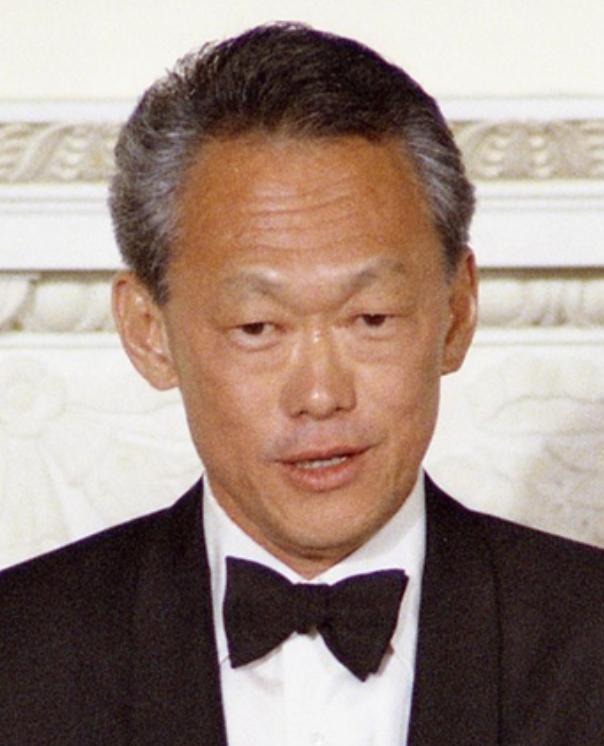 [太阳]1965年，新加坡脱离马来西亚独立建国后，他们希望将汉语确立为国语，但李