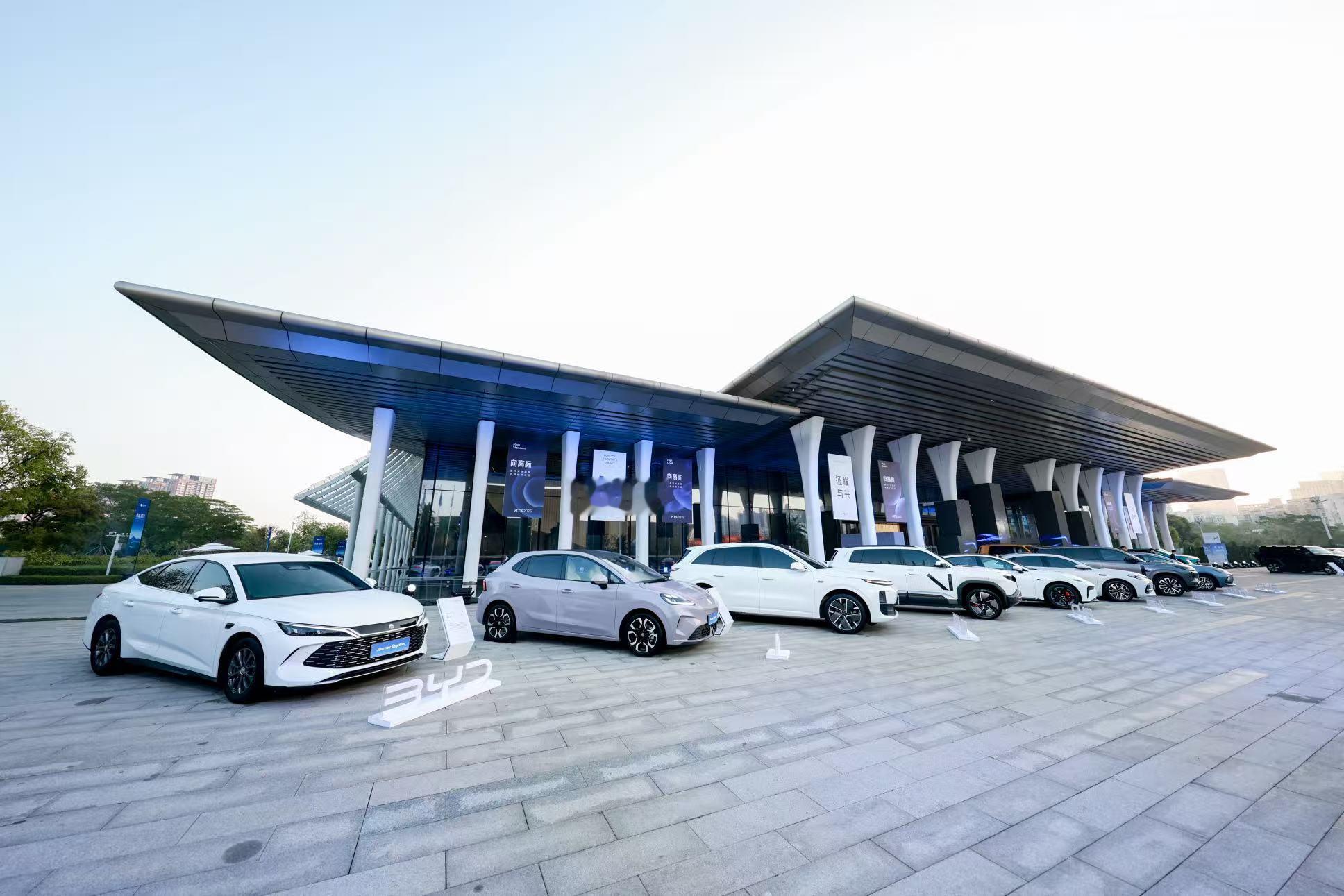 今天来听地平线智驾大会，余凯讲了四个关键时间点：2021 年地平线开始规划征程 