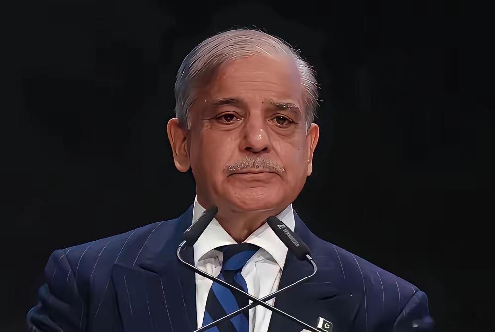 美伊谈判谈崩，巴基斯坦直接来硬的。当着美国的面，直接派20架军机，把伊朗高层一路