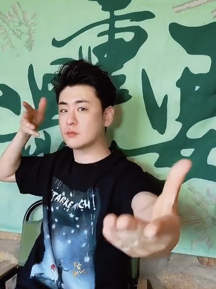 张云雷高考加油 磊磊拉弓搭箭接好运🏹蓄势已久，今朝离弦这一箭，是十二年的沉淀这