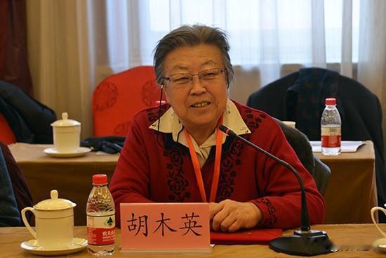 警钟长鸣！胡木英怒斥：教育阵地早已悄悄失守，绝非一日之寒
 
胡木英长期从事红色