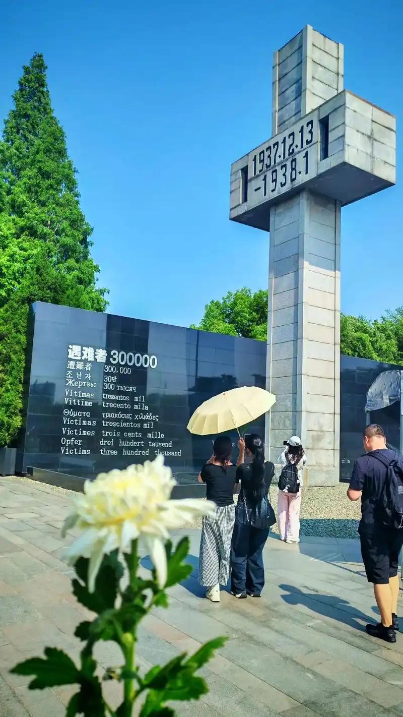 法国友人的一个举动，让所有中国人肃然起敬！5月4日，法国友人白士杰团队，向侵华日