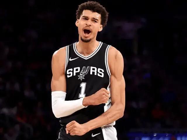 今日NBA常规赛，马刺118-107战胜篮网。

马刺球员维克托-文班亚马得到3