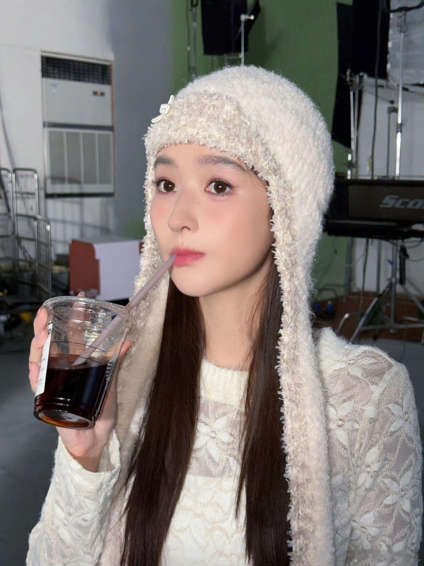 接王玉雯事业运真的很爱这种闷声干大事的演员。王玉雯这波商务连宣，充分印证了她不断