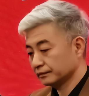 “德不配位，必有灾殃”周炜曾是国家一级演员，九登春晚，是主流相声界“接班人”。却