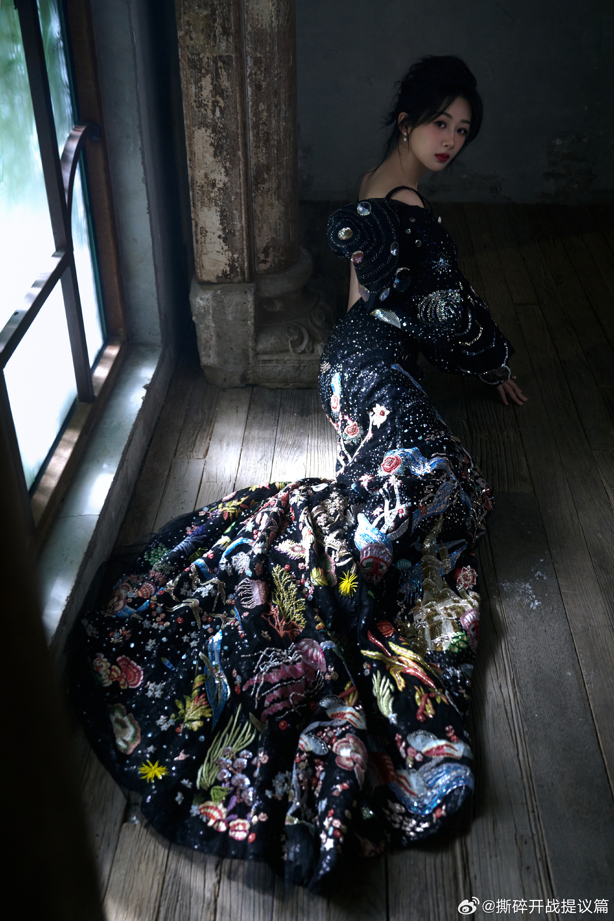 杨紫，新风格，这套造型好看诶 ​​​