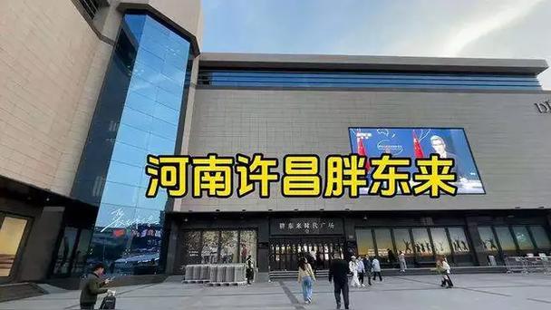 火爆的胖东来深耕河南，核心是与这片土地深度绑定。创始人于东来是河南人，其“实在”