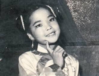 这抹治愈的笑容，和她的歌声一起，温暖了无数岁月。邓丽君邓丽君