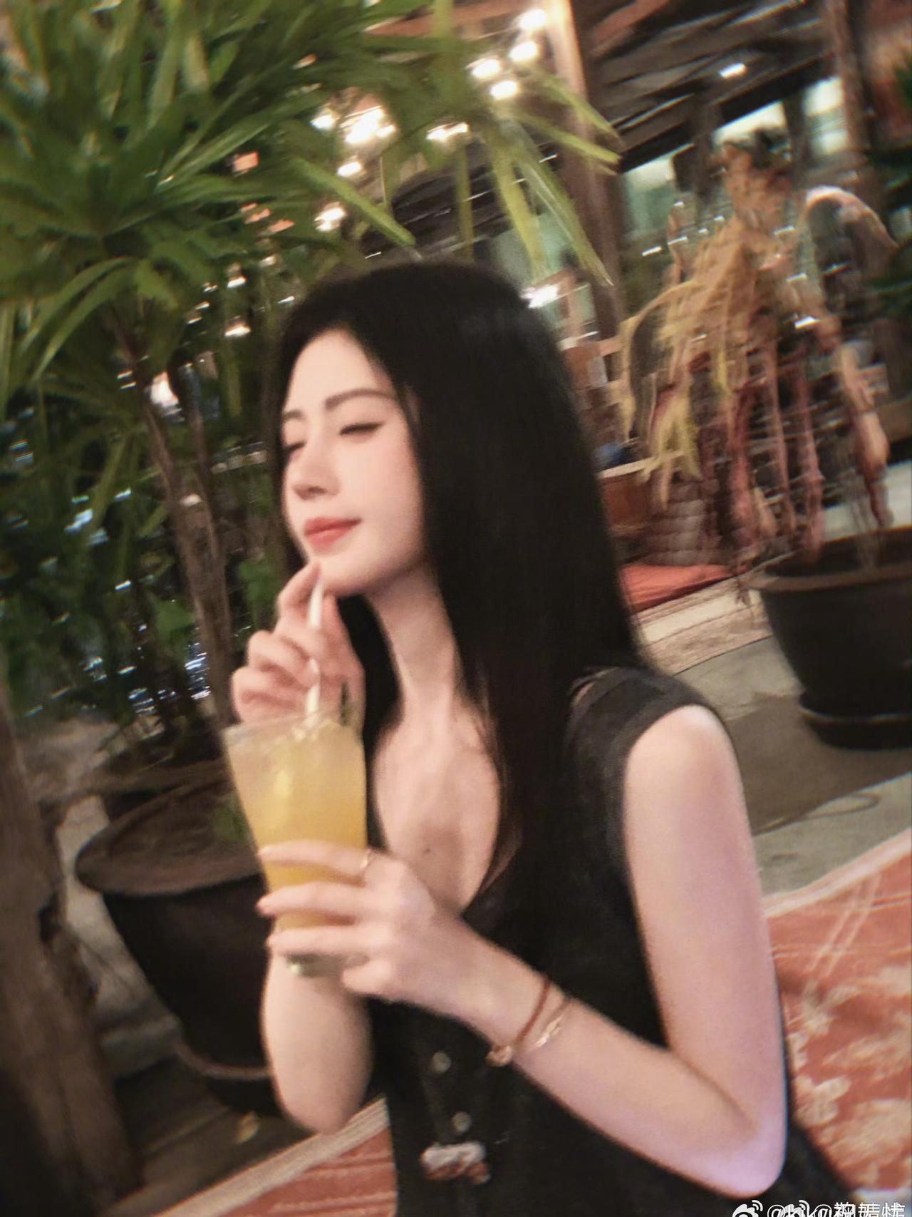 鞠婧祎鞠婧祎美貌加持下34套华服鞠婧祎月鳞绮纪鞠婧祎女总裁上班路透既视感 

唯