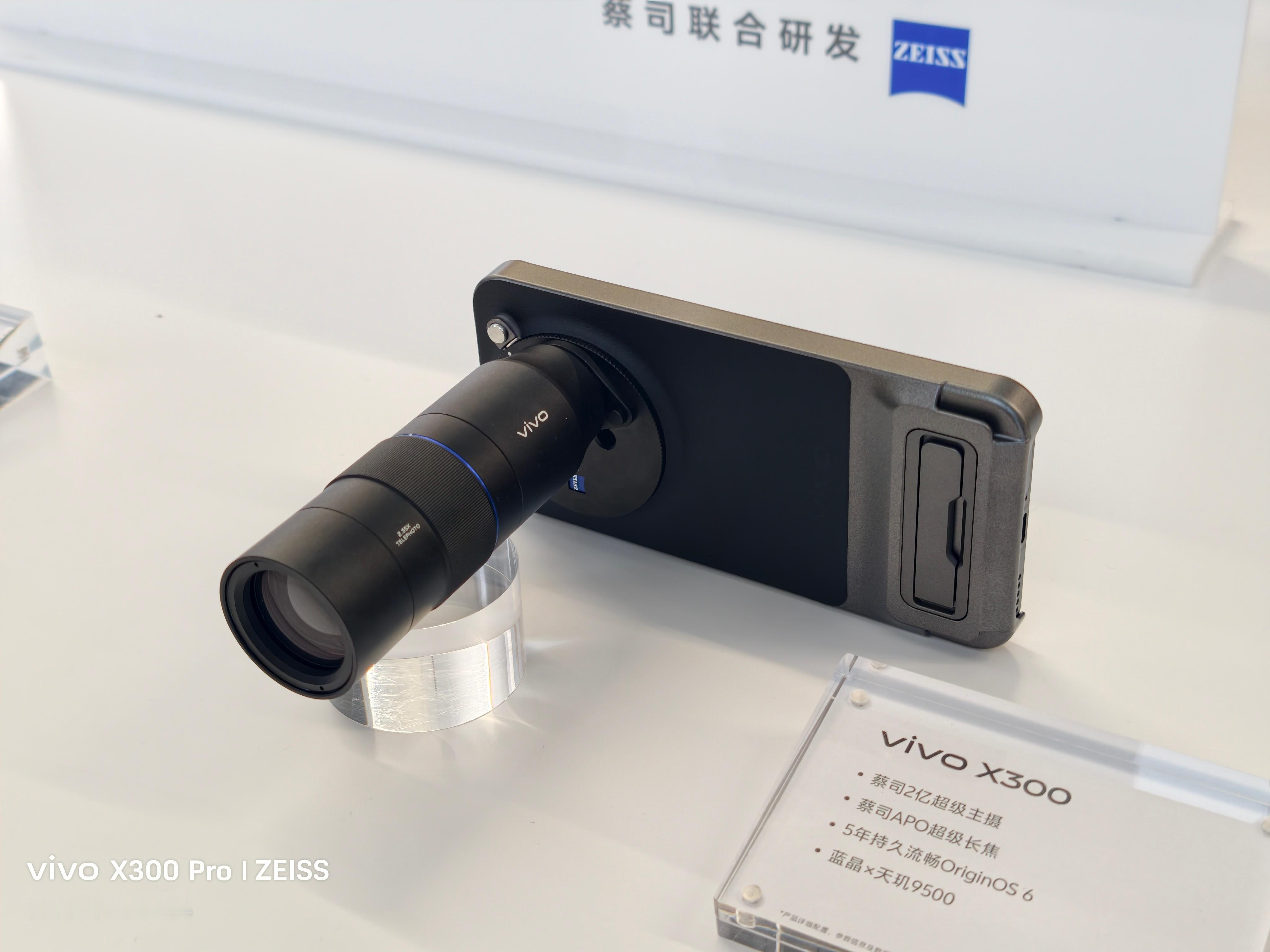 vivox300系列发布会vivo X300系列的现场真机拍摄，包括这次直播使用