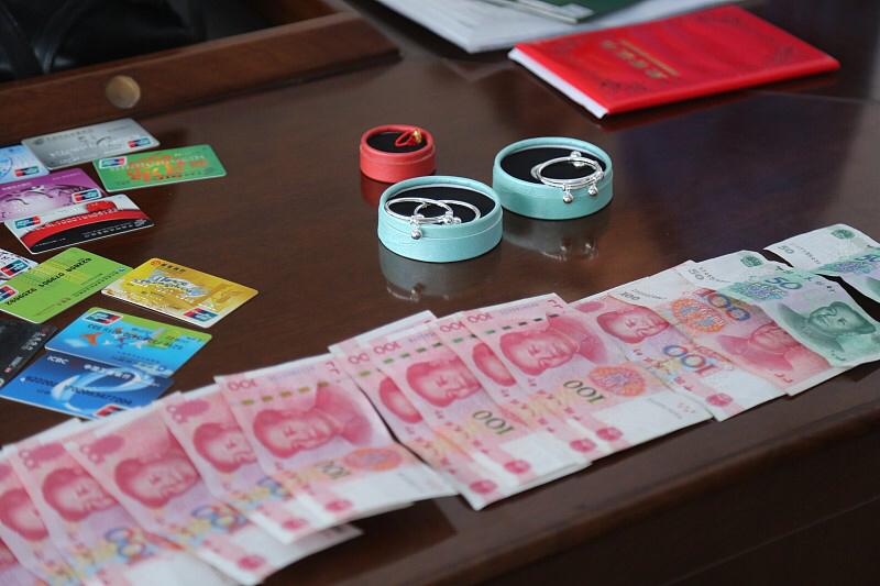 一次偷两三万！保洁上门打扫暗藏陷阱，14万血汗钱险些打水漂

朋友们，家里请保洁
