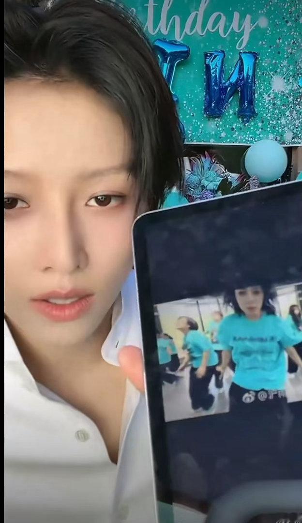 刘雨昕 第一次看到这么可爱的王濛 王濛和刘雨昕这对师徒，一个在台上卖萌，一个在台