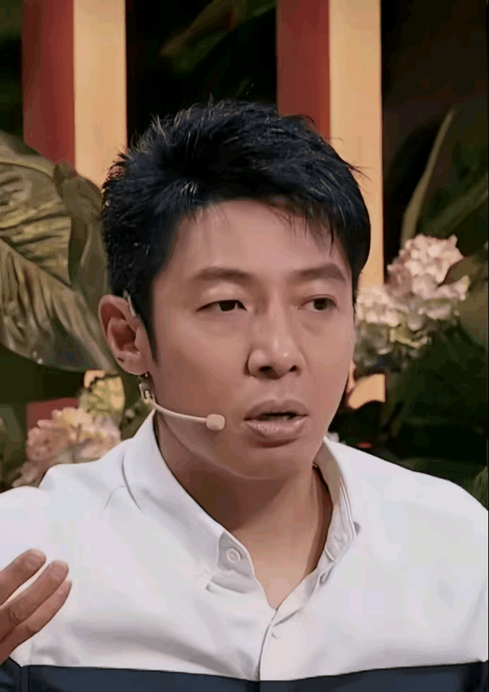 撒贝宁这嘴，是真没白长在法制节目主持人脸上。
 
你看他跟李雪琴这段对话，先把尼