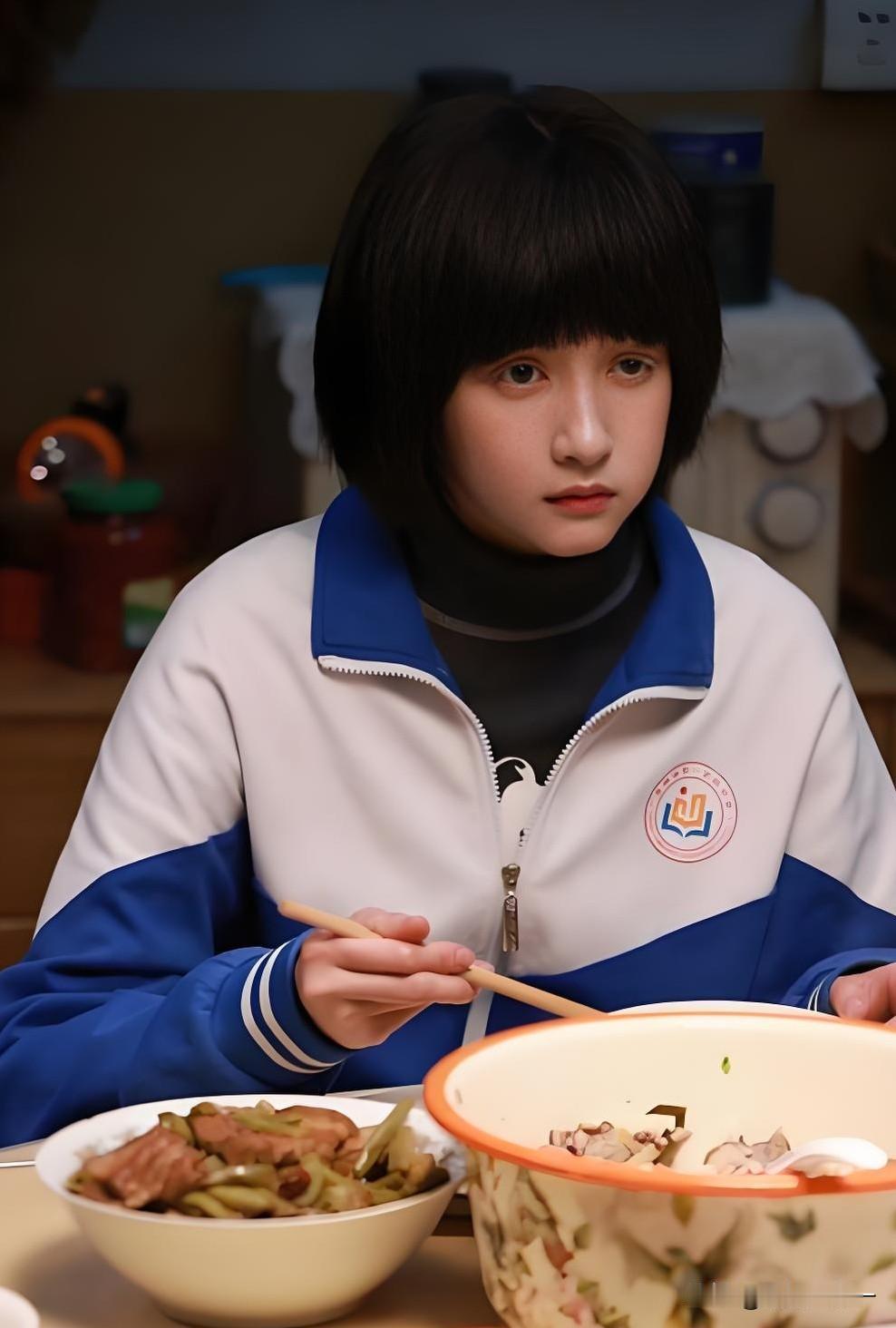 《生逢其时》，

关晓彤这场哭戏教科书级别的，

就是剧中她演的齐时和刘琳饰演的