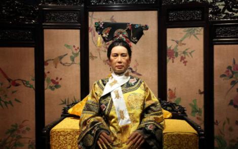 慈禧临终前，强撑着一口气对隆裕太后说：“吾毕生心力，尽付与大清，尔等好为之。”又