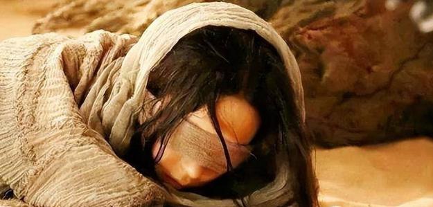 清末民初，广东一带盛产一种对女性极具摧残的职业——瞽妓，就是盲人妓女，这些妓女不