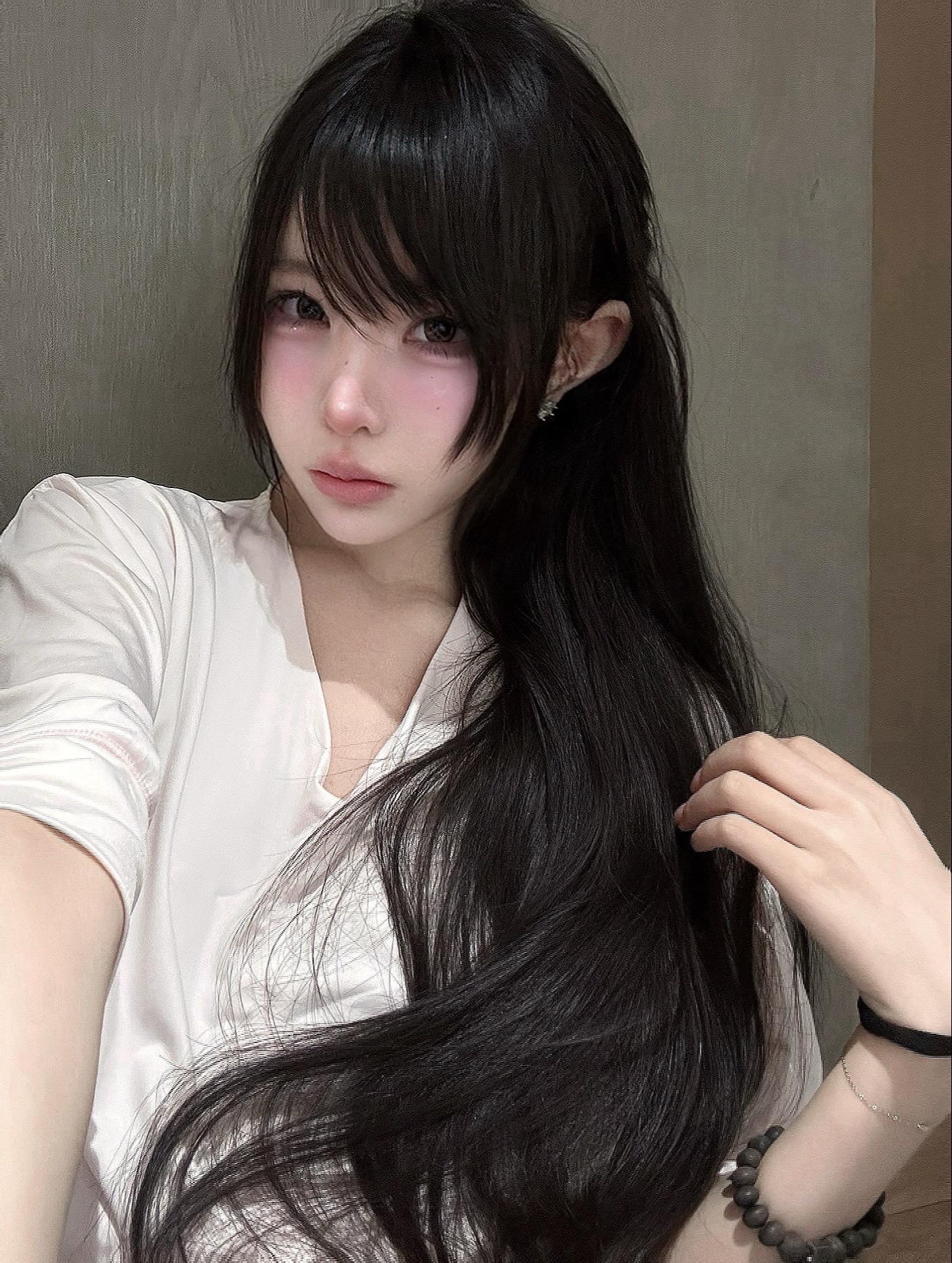 总觉得什么事都淡淡的，我也轻飘飘的，你能牵紧我就好了。