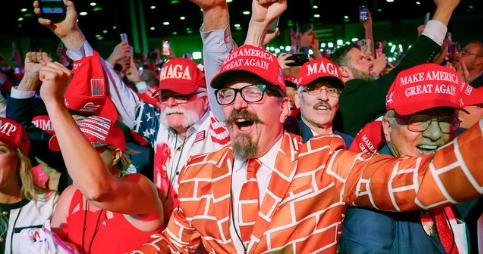 【🇺🇸 MAGA 影响者们正在改变对乌克兰的立场】据《电讯报》报道，几名曾反