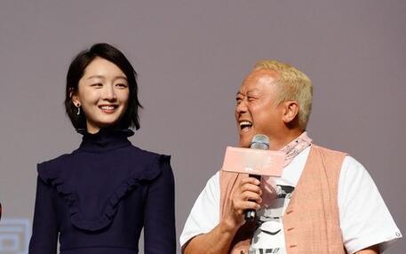 周冬雨动真格了！因网友造谣其与曾志伟关系，她起诉维权获赔1万。法院判令造谣者公开