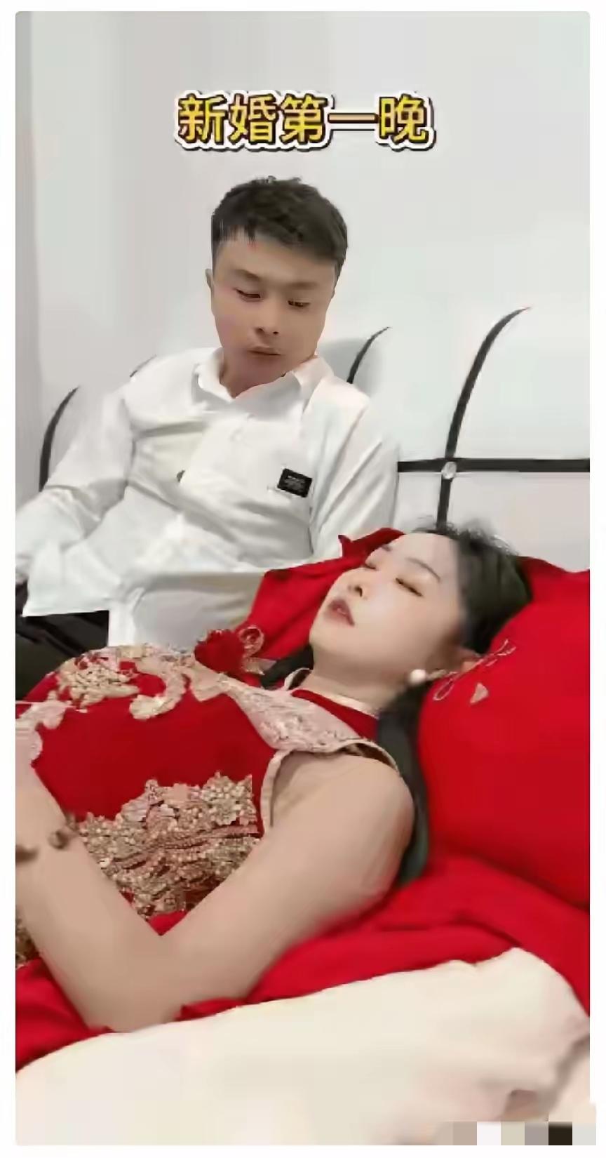 新婚夜只洗了5分钟澡，回头一看新娘直接睡熟，这一幕又好笑又戳心！
 
都说春宵一