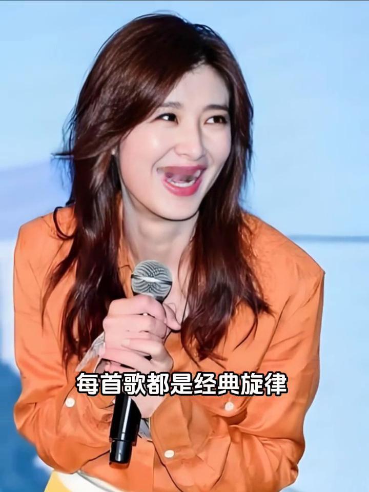 年过半百的她活成了逆龄神话，依旧甜美动人，当年红遍大江南北的甜歌女神。每首歌都是