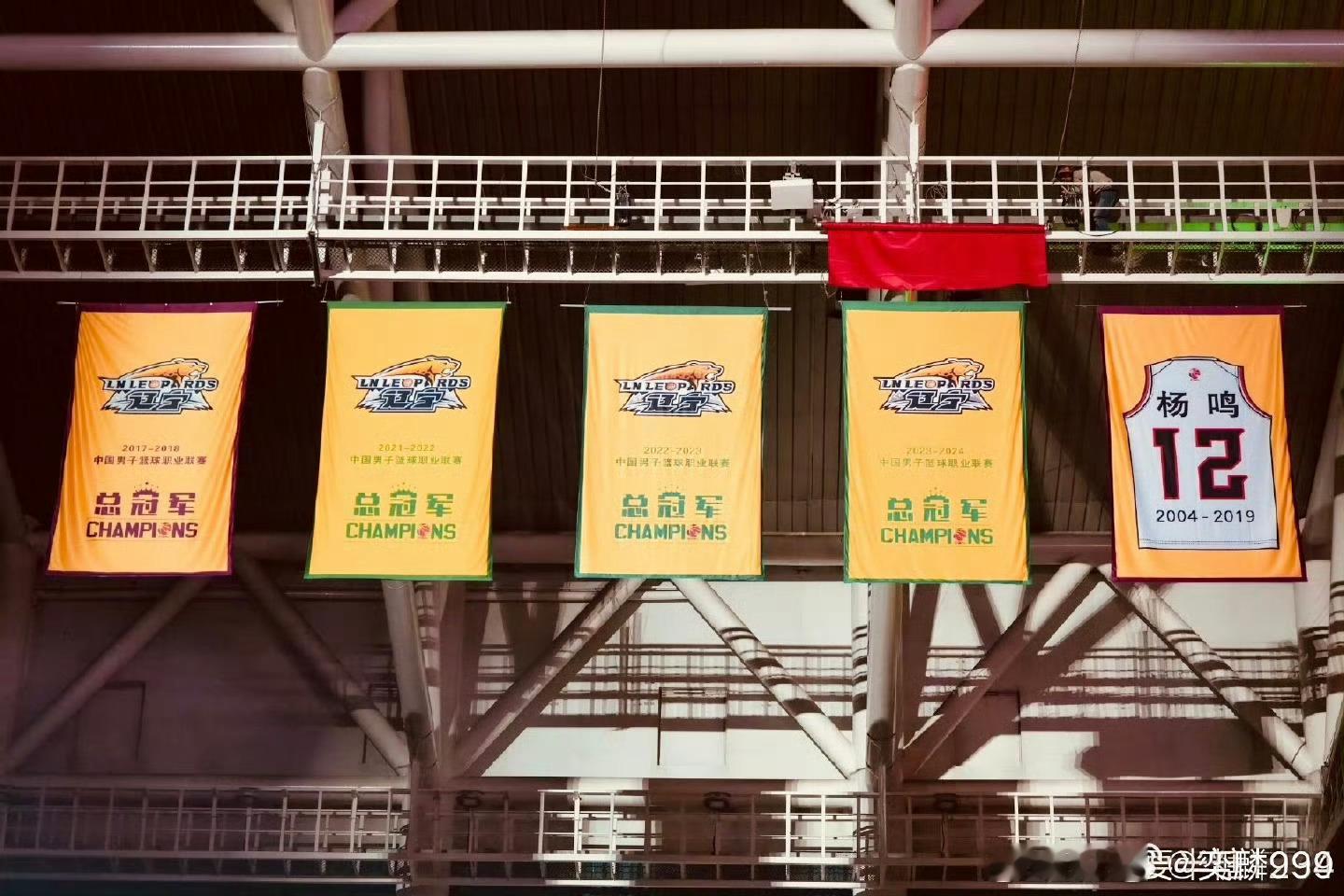 辽宁男篮我爱辽篮 回看这张图片不是吃老本，而是牢记辽篮精神，无论沧海桑田永远砥砺