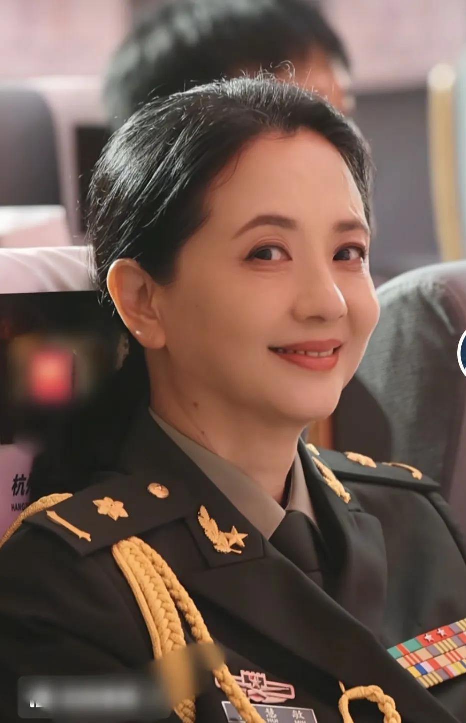 穿军装的陶慧敏真是太美了！端庄大气，温婉坚毅，这气质真不是一般女明星比得了的~