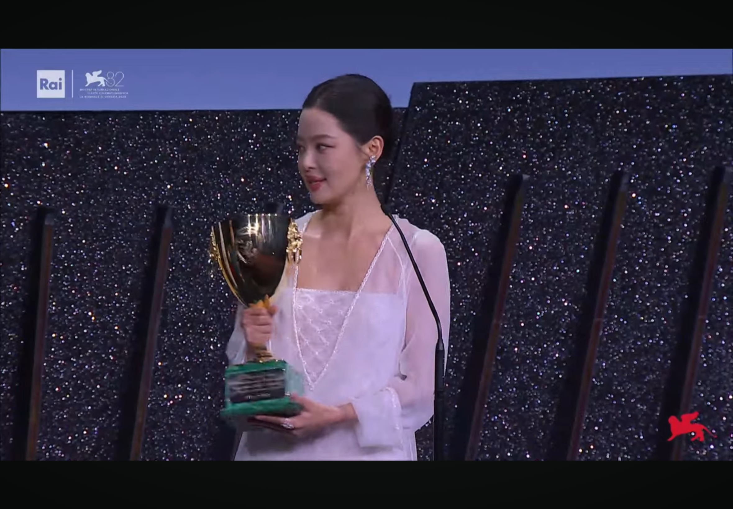 辛芷蕾威尼斯影后！！！！！！！！中国首位80后欧洲三大电影节影后！！！！辛芷蕾最
