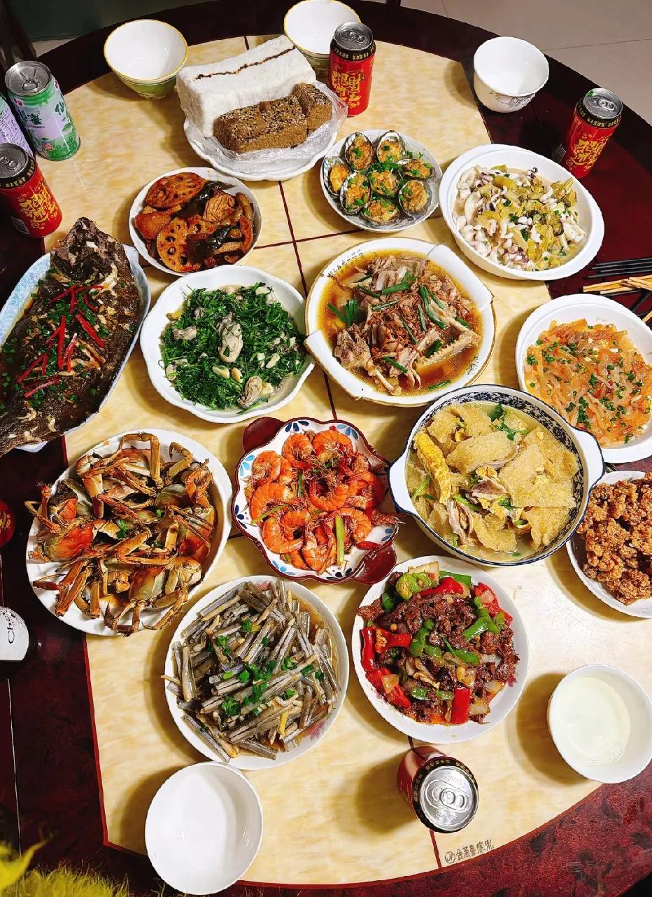 全国的兄弟姐妹们，同胞们，可以看一看你们的年夜饭吗？让我长长见识，期待！大家新年