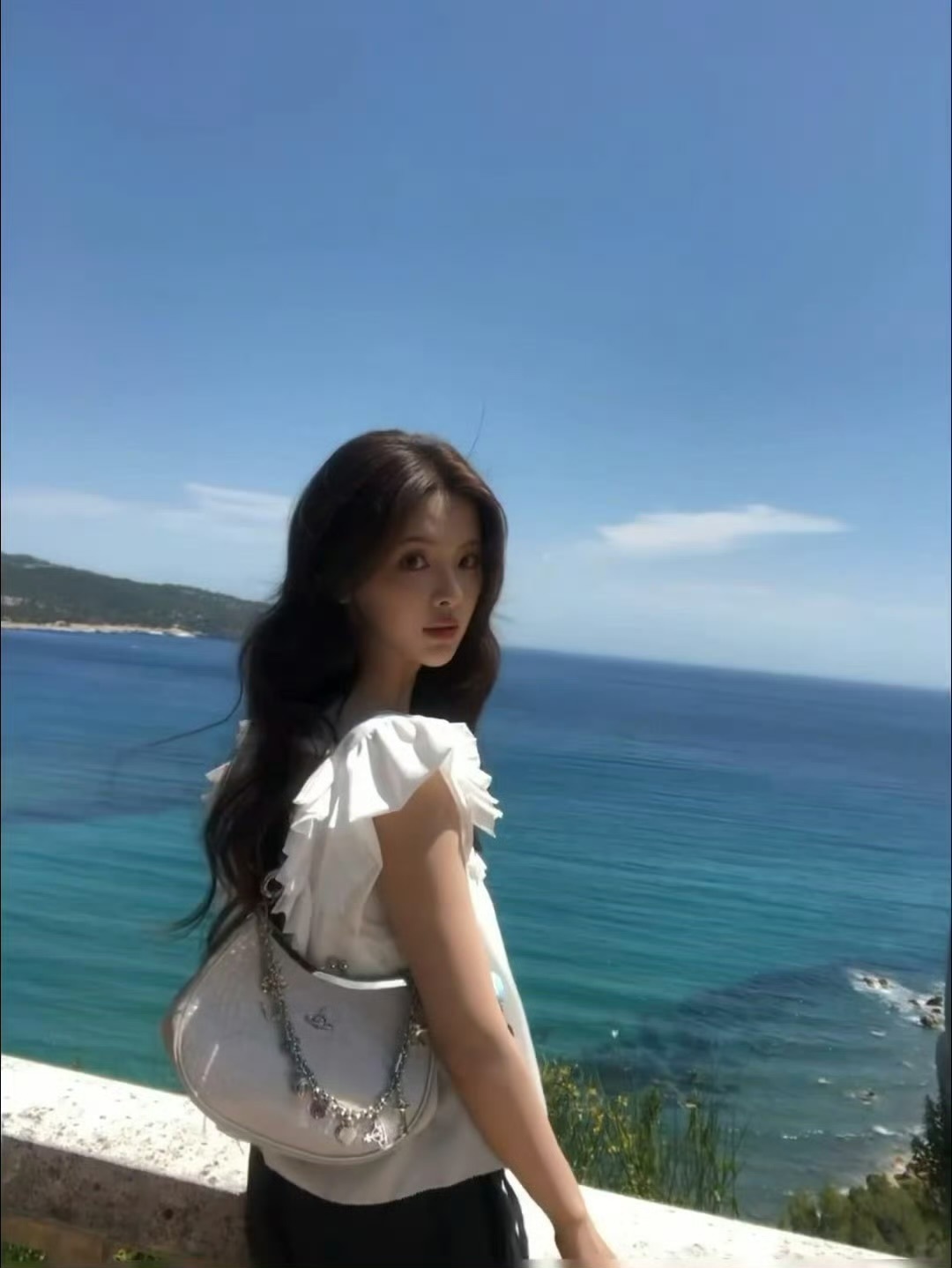 杨超越 南法有谁呀 既然这么问我要说有~这谁，我家宝宝？我啃啃啃啃啃啃啃啃啃啃啃