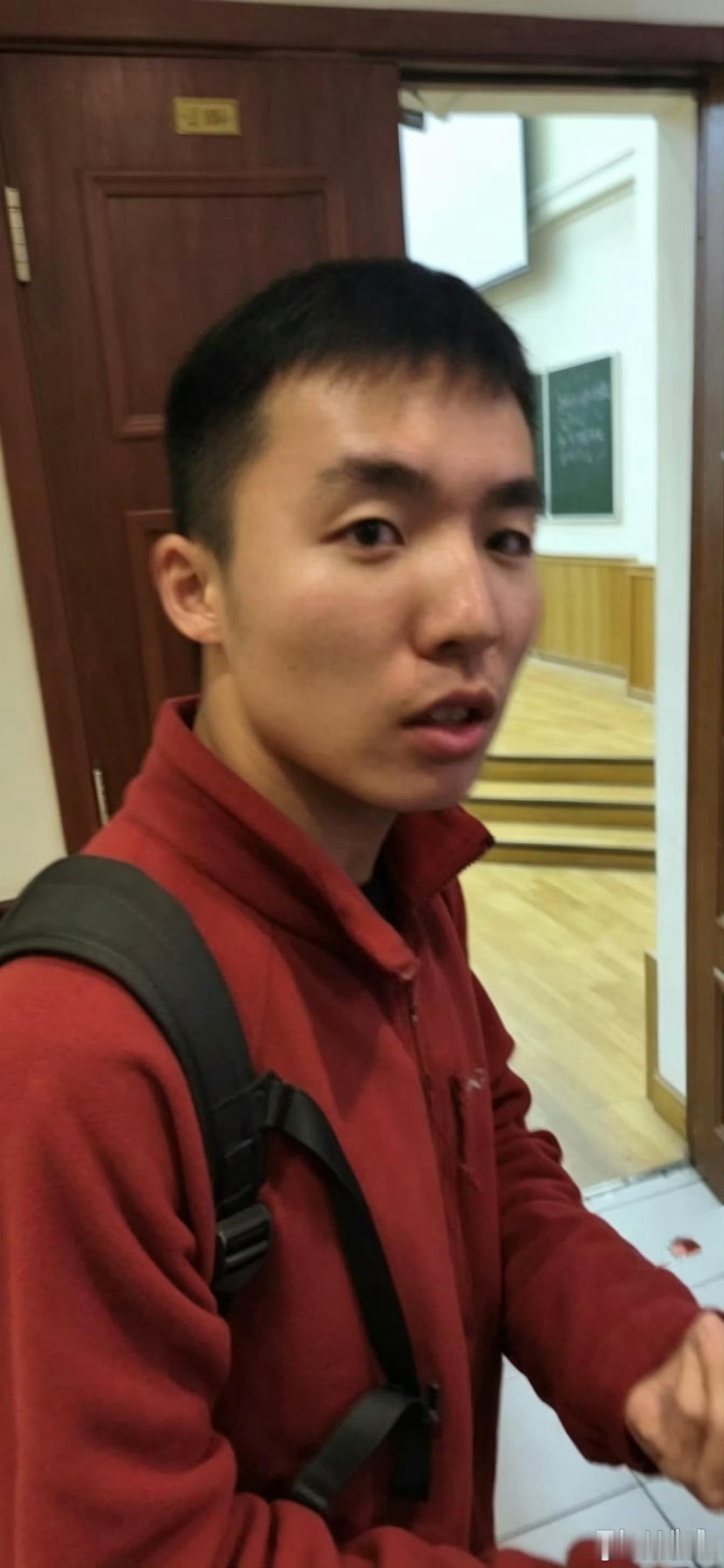 身披旭日旗留学生是南京人眉眼耳嘴都出了问题，数量多了难免有一些不合格品的。 ​​